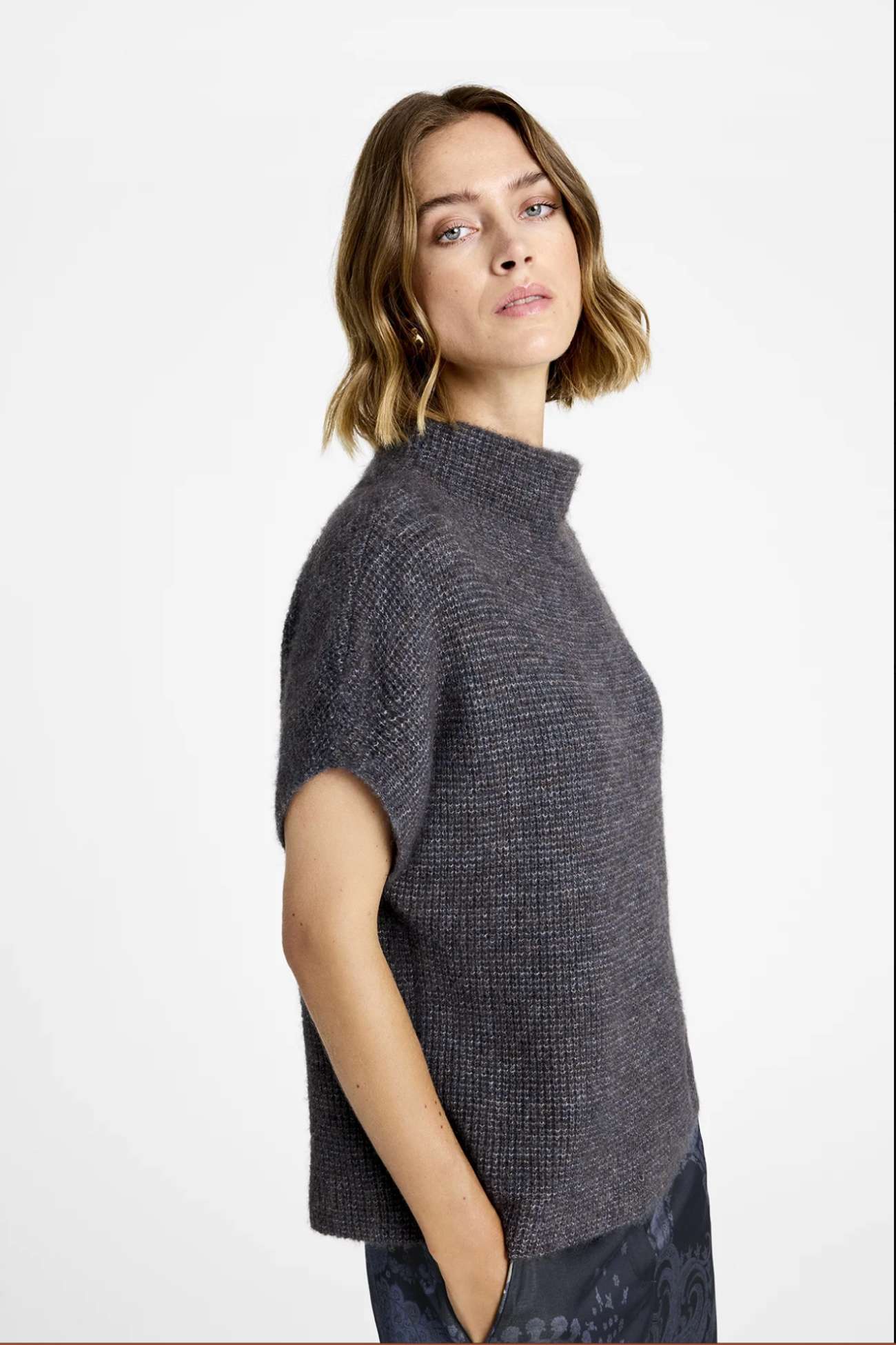 Coya knit cape