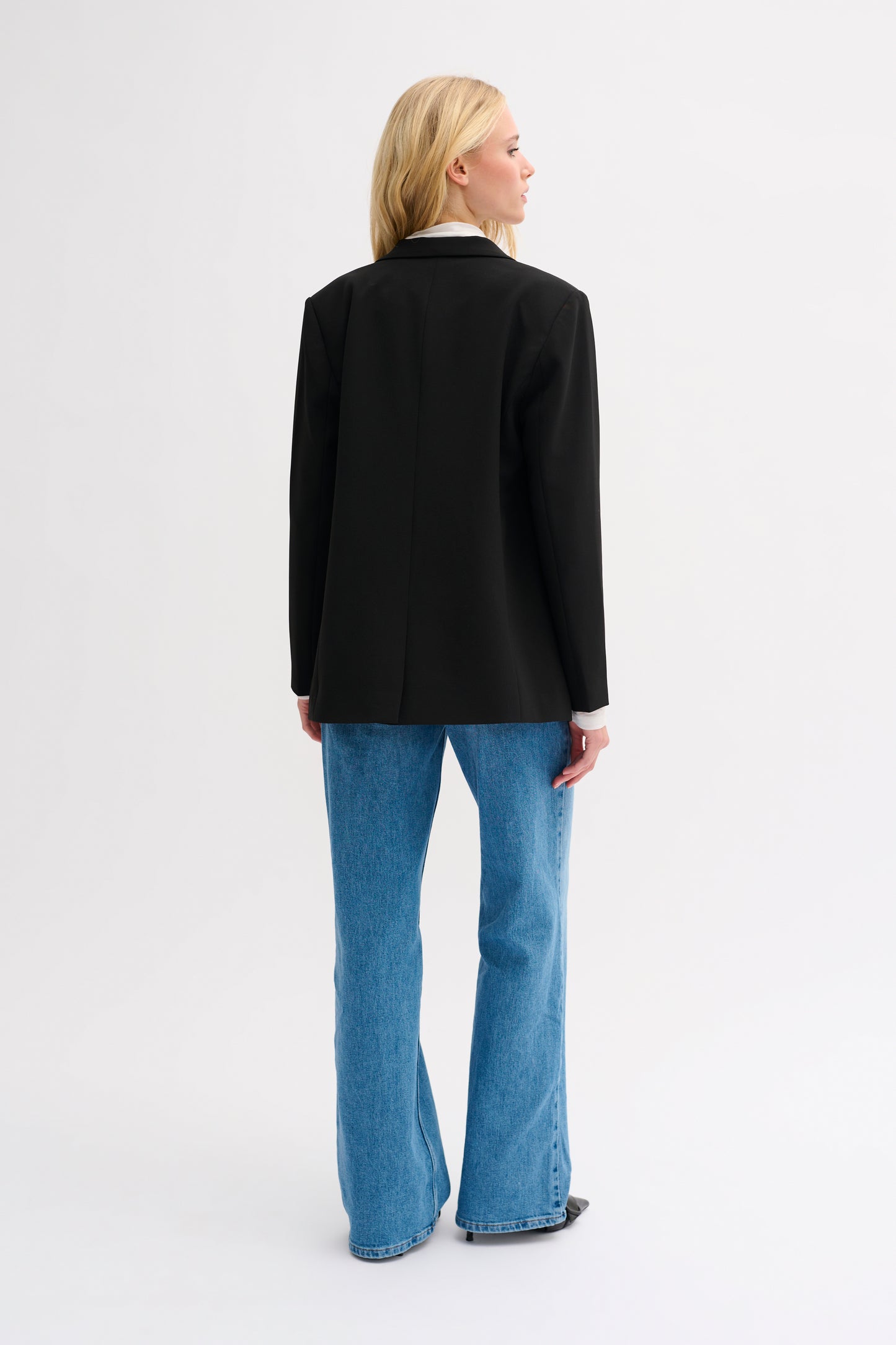 27 THE TAILORED BLAZER
