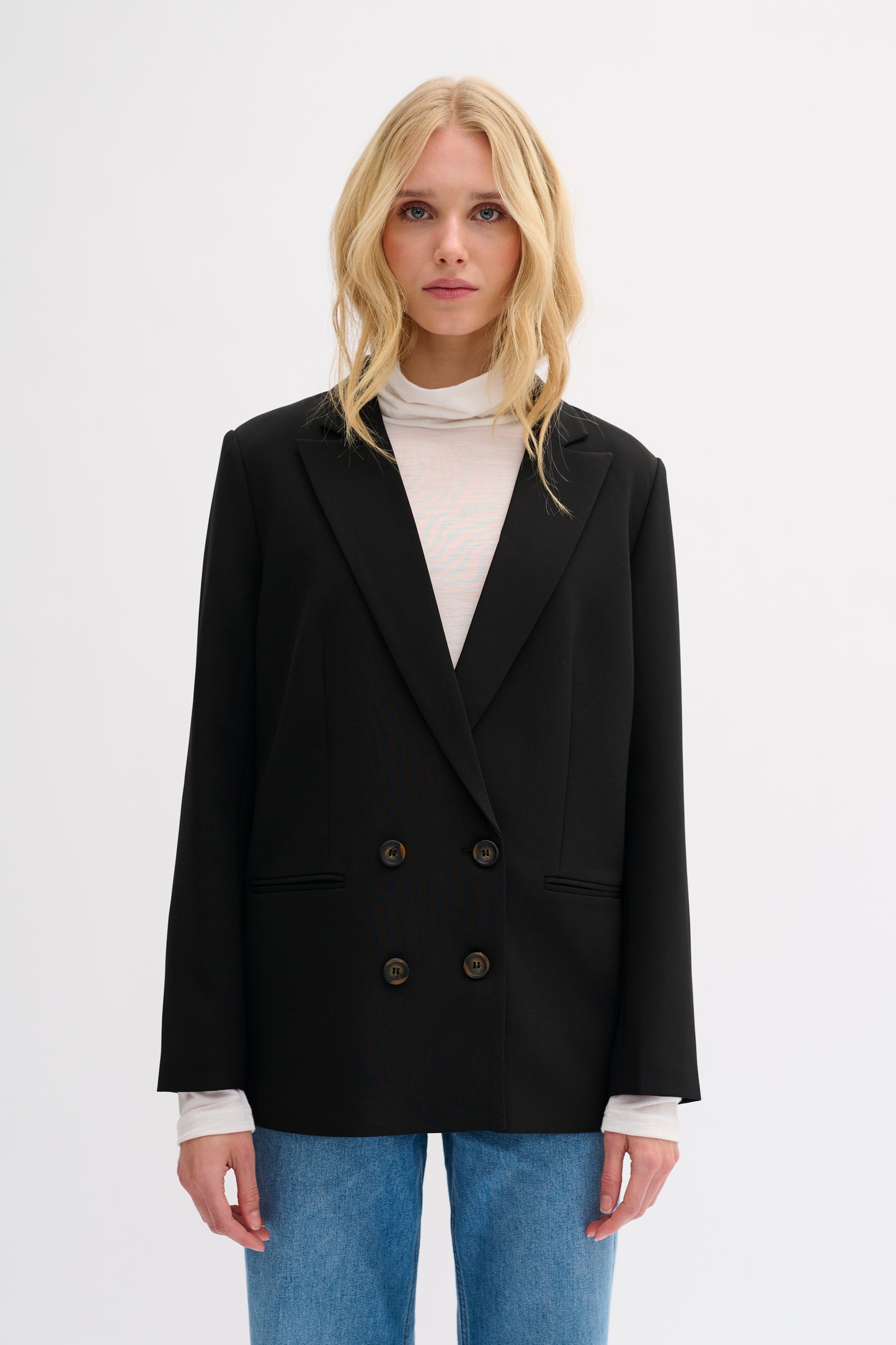 27 THE TAILORED BLAZER