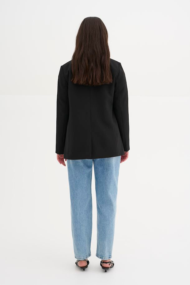 27 THE TAILORED BLAZER
