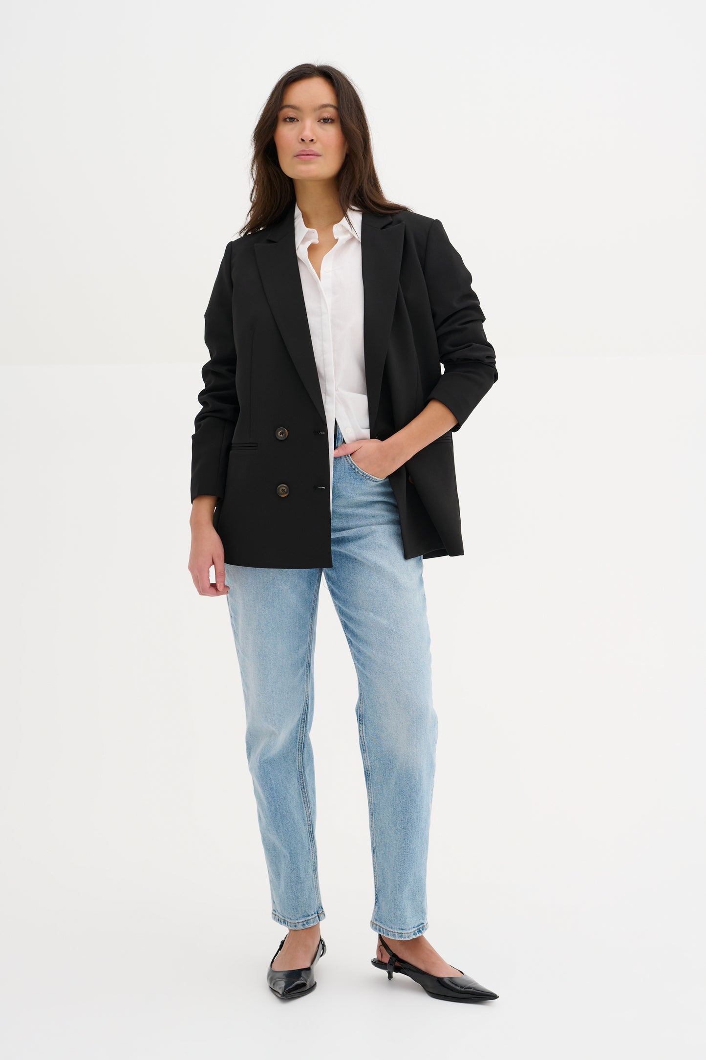27 THE TAILORED BLAZER